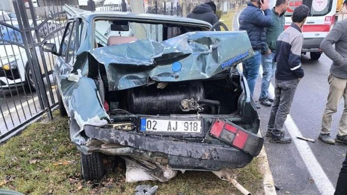 Adıyaman’da yayaya yol vermek isterken çarpıştılar