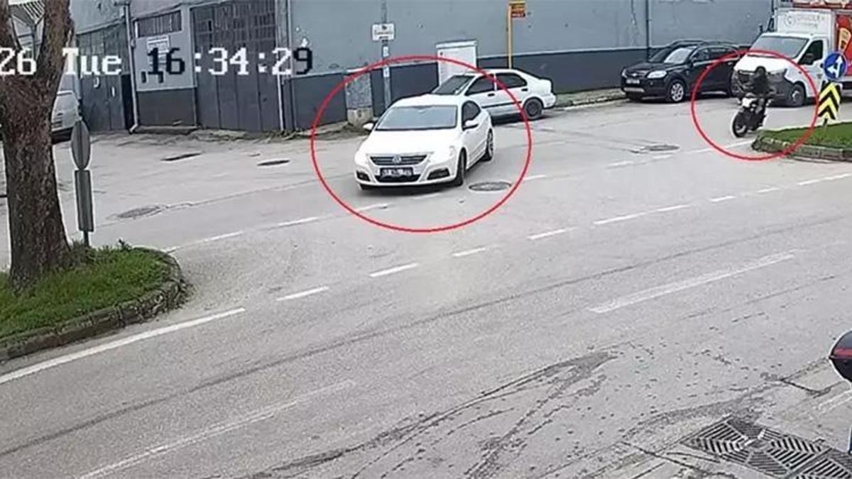 Bursa - Yaralı motosiklet sürücüsüne yardım etmek yerine otomobilindeki hasara baktı