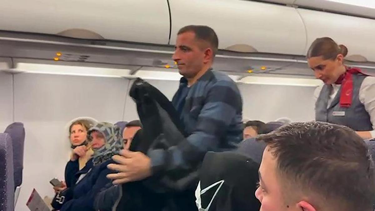 Rahatsızlandığını söyleyip uçaktan indi: 'Hakkınızı helal edin!' Başka bir yolcu vatandaşın korktuğunu iddia etti