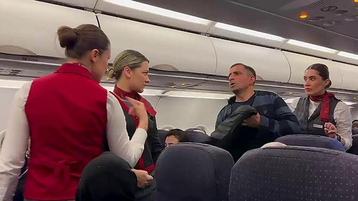 Erzurum'da rahatsızlığını söyleyip inen yolcu tek tek helallik istedi!