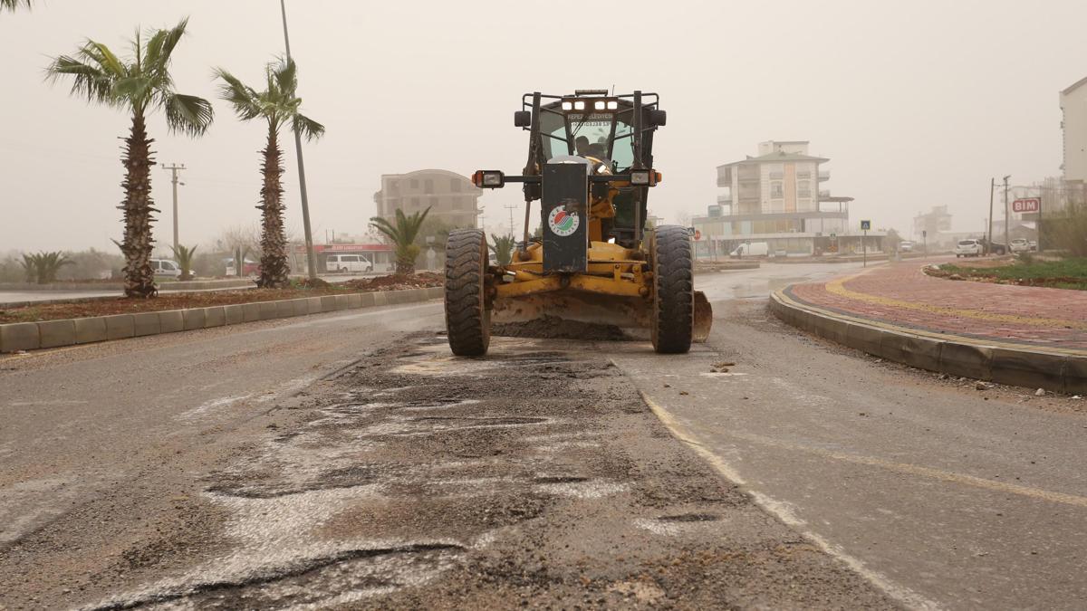 Kepez’de yağmur sonrası yollara hızlı müdahale