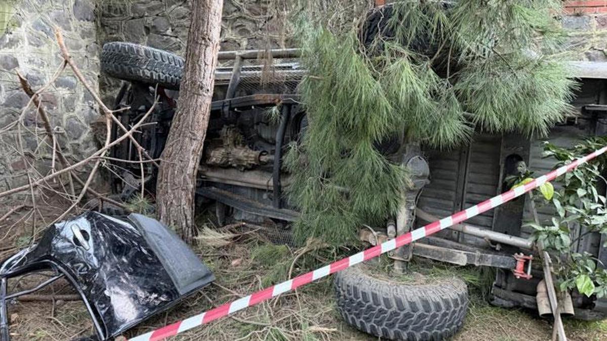 Ortahisar'da kamyonet site bahçesine düştü: 2 yaralı