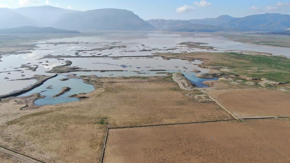 İzmir'de rekor yağışlar! Barajlara can suyu