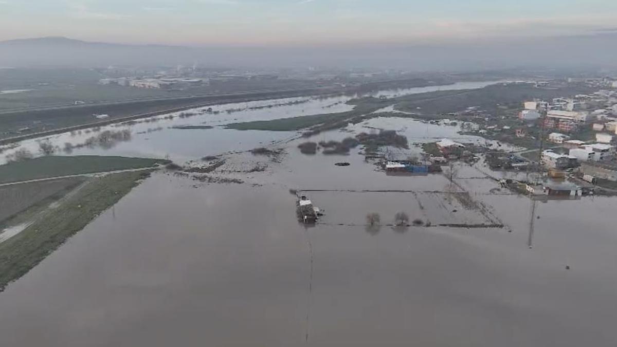 Bursa'da sağanak yağış! Binlerce dekar ekili alan sular altında