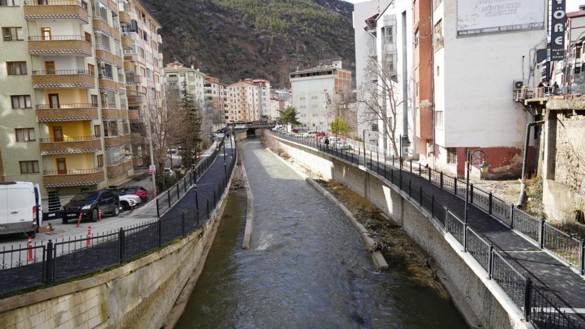 Gümüşhane'de Harşit Çayı sağanak yağışlardan sonra coştu! Yıllar sonra ilk kez bu kadar güçlü akıyor