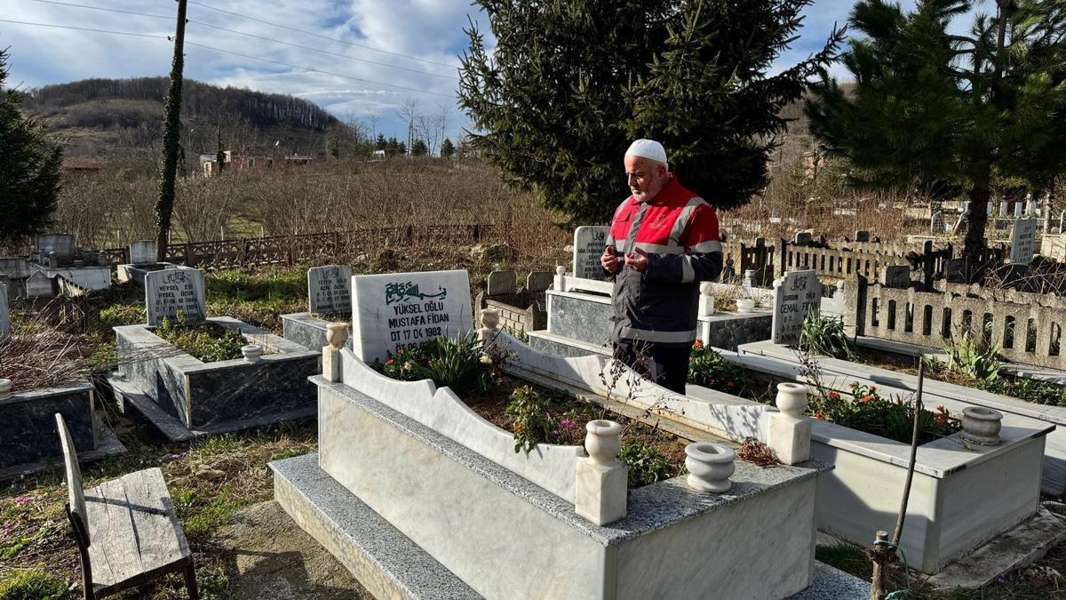 6 Şubat depremlerinde hayatlarını kaybedenler mezarı başında anıldı