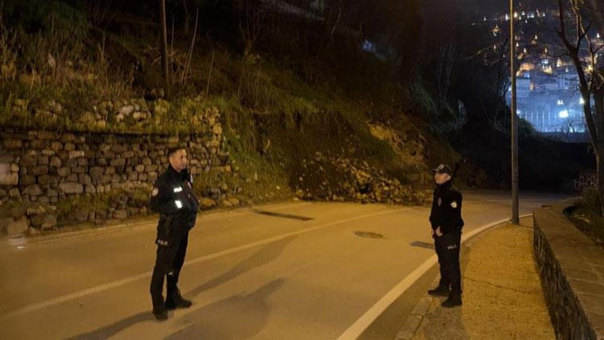 Bursa'da heyelan meydana geldi Tophane-Muradiye yolu ulaşıma kapandı