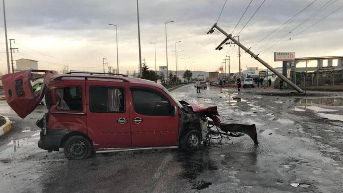 Ereğli'de tır ile kamyonet çarpıştı 1 kişi yaralandı