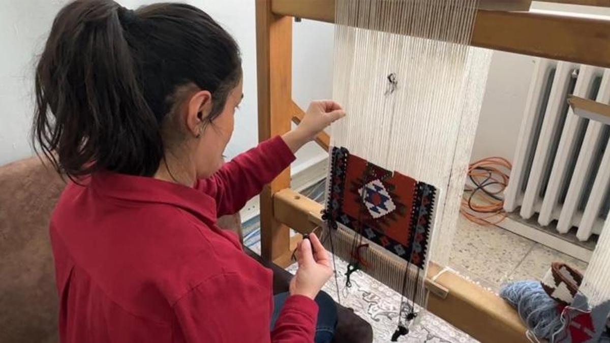 Bir zamanlar mücevher gibi saklanıyordu! Hakkarili kadınlar asırlık motifleri kazanca dönüştürdü: Talep yağıyor