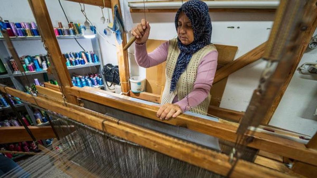 Manisa'da kadınlar üretiyor, yurt dışından sipariş yağıyor: 600 yıllık miras dev bir ihracat kapısına dönüştü