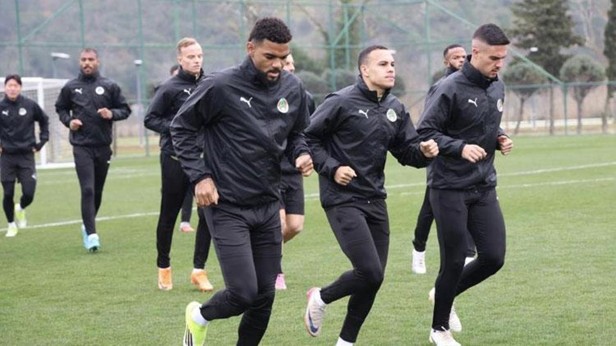 Alanyaspor, deplasmanda oynayacağı Beşiktaş maçı hazırlıklarını tamamladı