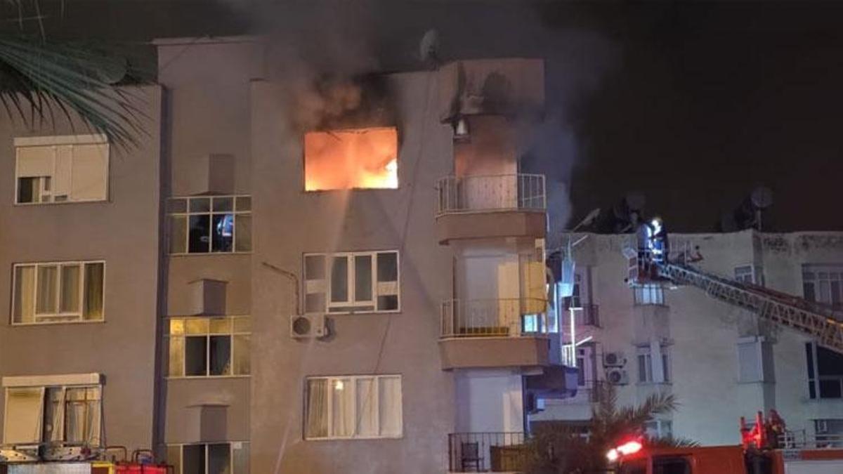 Anamur'da korkutan yangın! Ev alev alev yandı