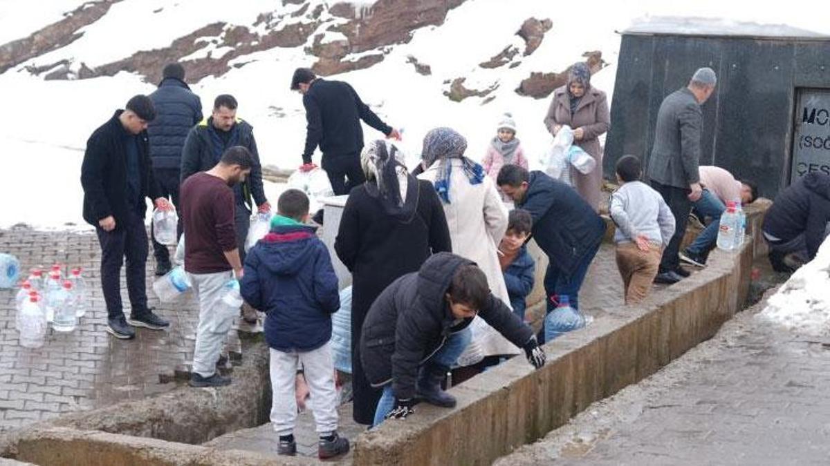 Şebeke suyunda bakteri tespit edildi, vatandaşlar çeşmelere akın etti