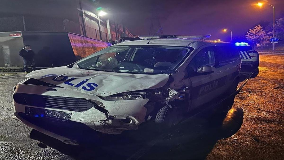 İstanbul'da polis aracı kaza yaptı: 2'si ağır 3 yaralı!