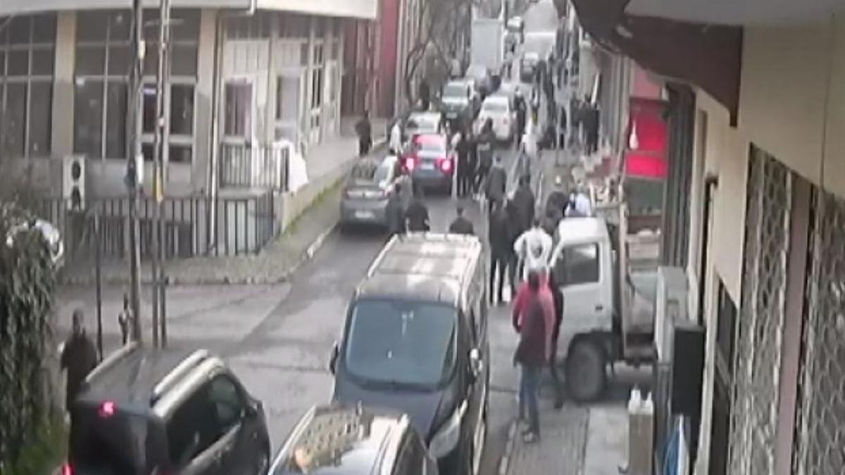 İstanbul'da laf atma kavgası: 6 yaralı!