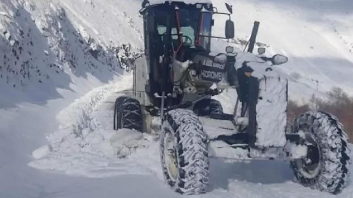 Elazığ'da kardan kapanan 79 köy yolu ulaşıma açıldı