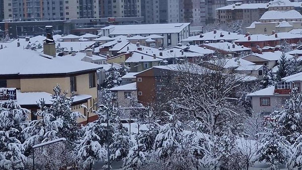 Erzurum'da kar esareti! 775 köy yolu kapandı kar k…