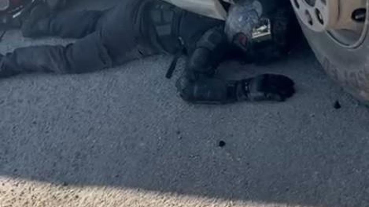 Motosikleti ile TIR'ın altında kalıp sıkışan kurye: Ekipmanlarım sayesinde hayattayım