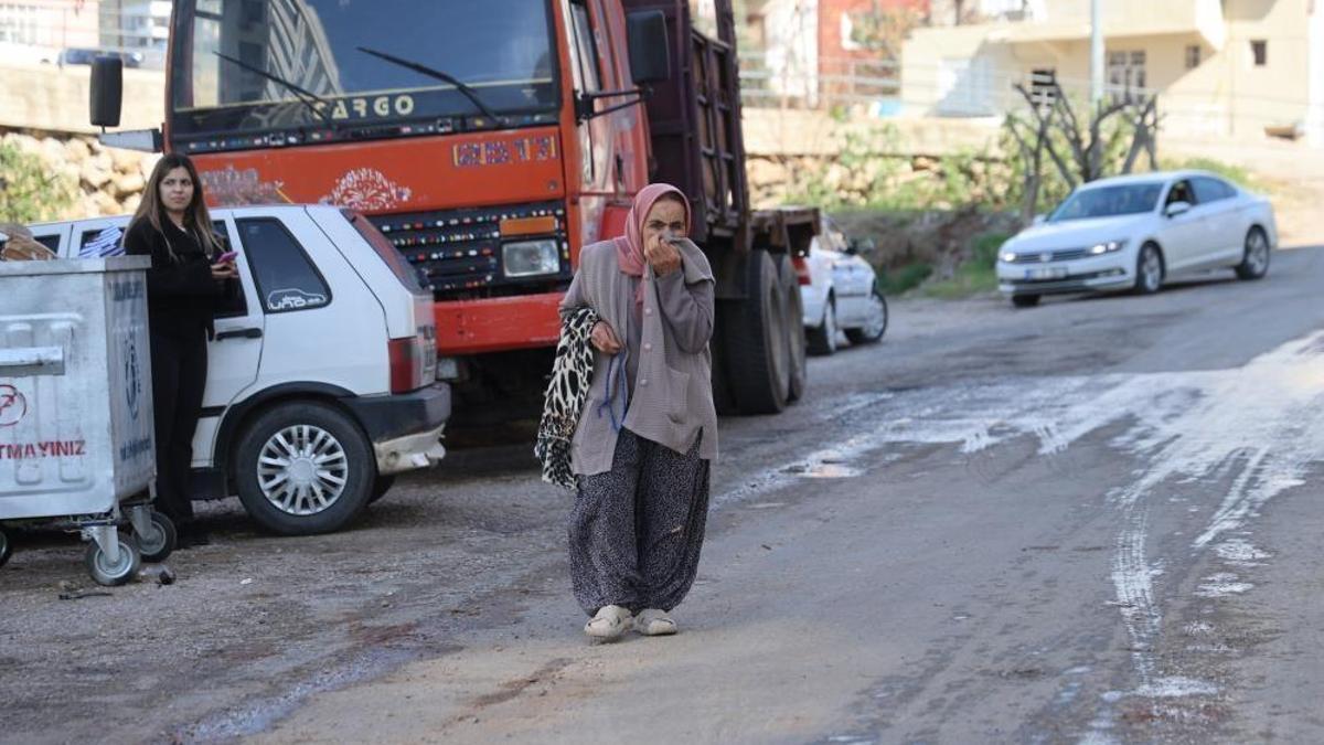 Adana'da iğrenç manzara! Lağımlar sokağa taşıyor