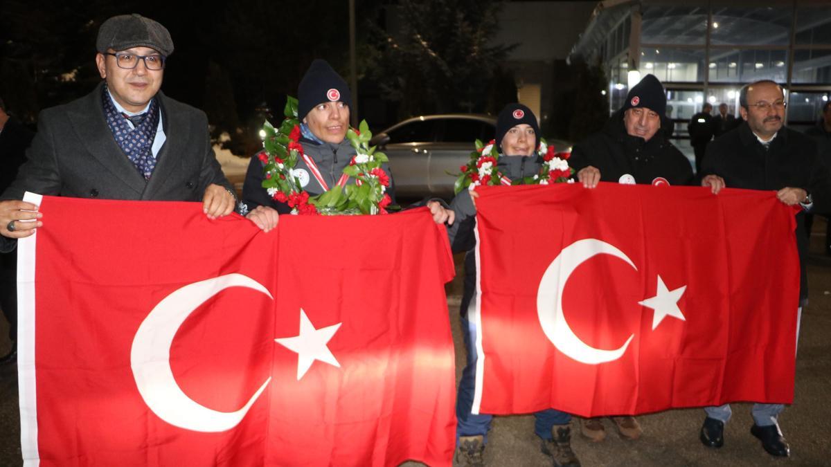 Erzurum'da kayağın özel ikizlerine coşkulu karşılama