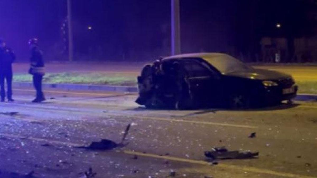 Yoldan çıkıp karşı şeride geçen otomobil ile TIR çarpıştı, 2 kişi yaralandı