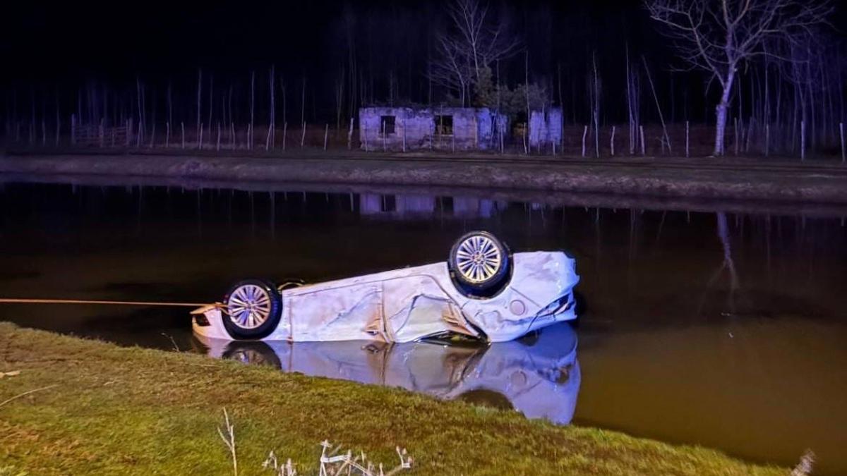 Otomobil, takla atıp su kanalına düştü: 1 ölü, 1 yaralı