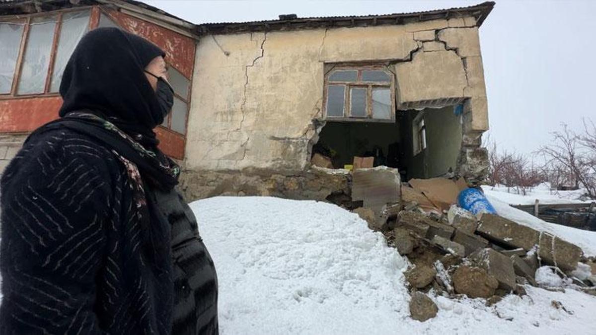 Hakkari Yüksekova'da yoğun kar yağışı dehşeti yaşattı! Kış ortasında evsiz kaldı: Deprem oluyor sandım