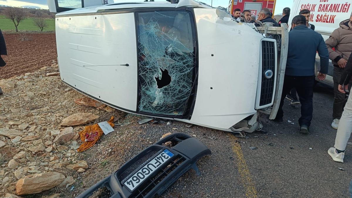 Mardin'de otomobil ile hafif ticari araç çarpıştı: 4 yaralı