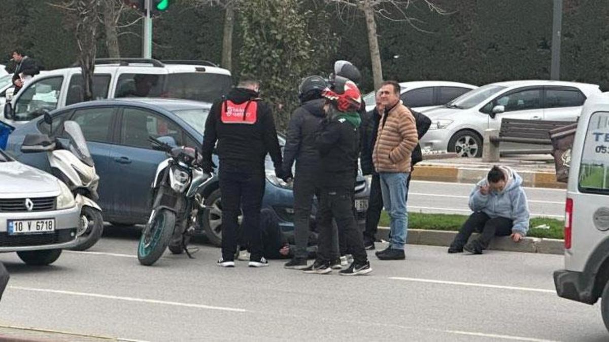 Balıkesir'de otomobil, motosikletin çarpıştığı kazada 1 kişi yaralandı