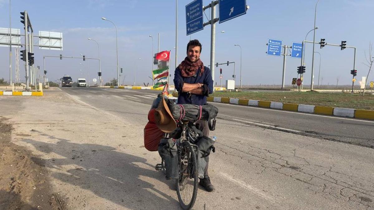 Dünya turundaki İtalyan gezginin Türkiye'deki ilk durağı Şanlıurfa oldu