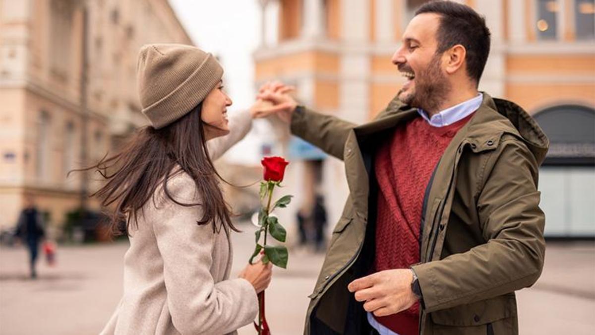 Kadınlara Özel Sevgililer Günü Hediyeleri: 14 Şubat'ta Kadınları Şaşırtacak Romantik Hediye Fikirleri & Önerileri