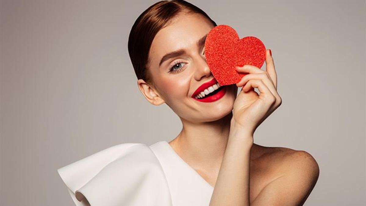 Komik Sevgililer Günü Mesajları: Sevgiliyi Güldüren Eğlenceli ve Esprili 14 Şubat Mesajları