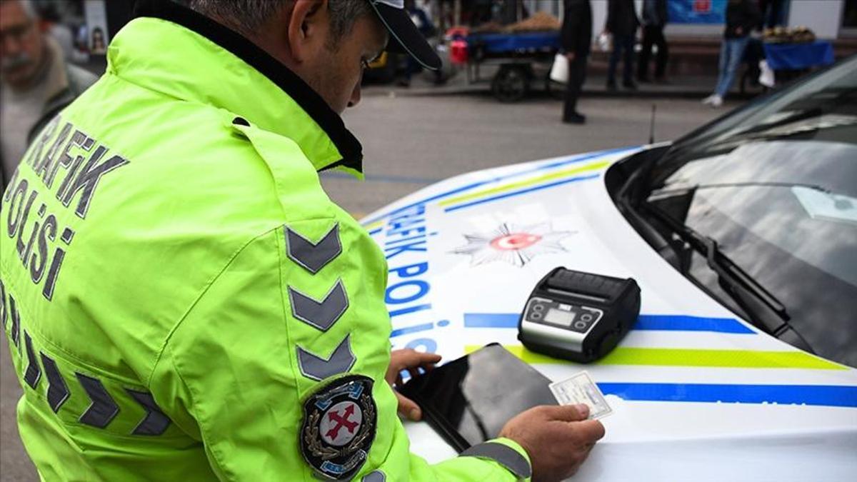 Trafik cezaları arttı! Yeni tarifeler belli oldu