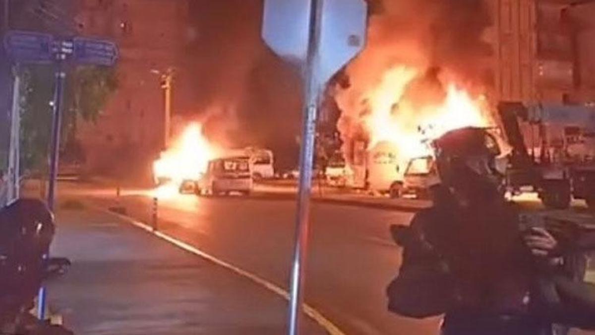 Muratpaşa'da tartıştığı kız arkadaşı ile annesinin araçlarını kundakladı