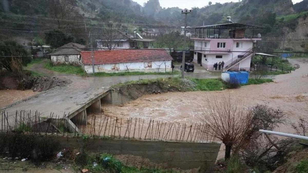 Aydın İncirliova’da sağanak sonrası 9 ev tahliye edildi