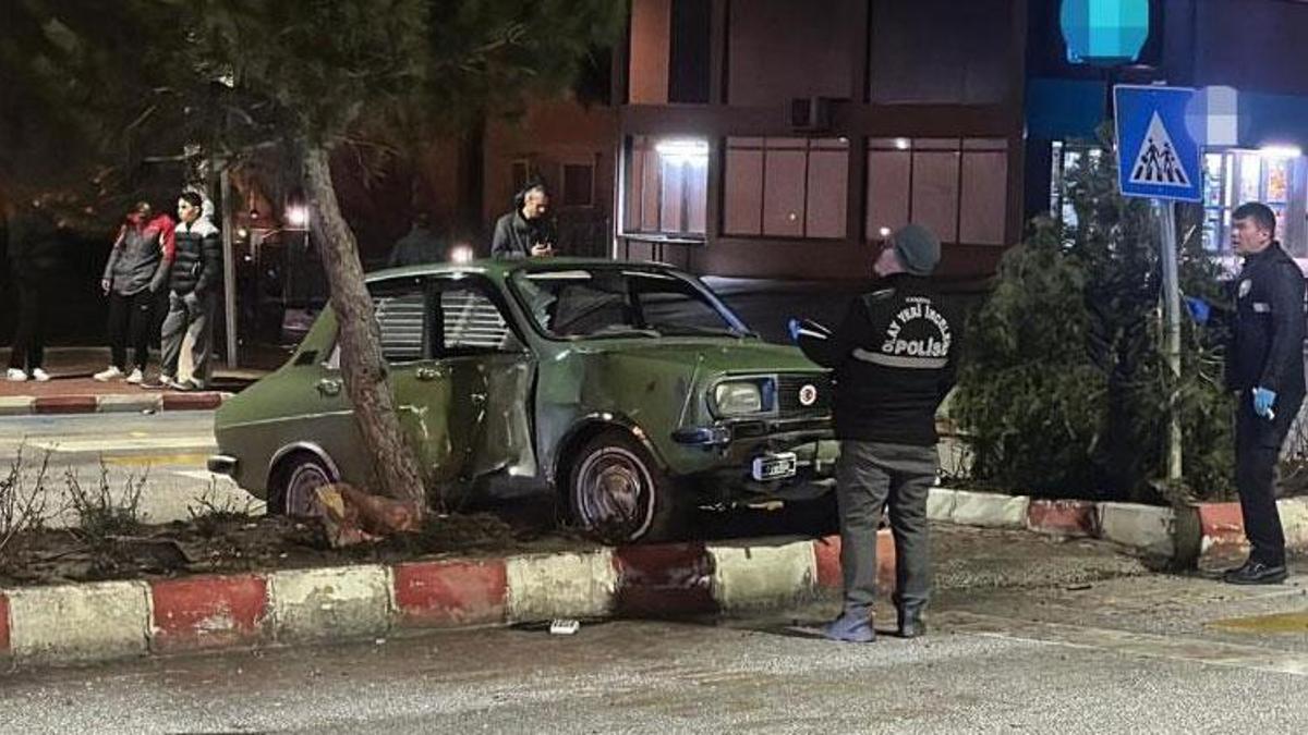 Burdur'da kontrolden çıkan otomobil yayalara çarptı