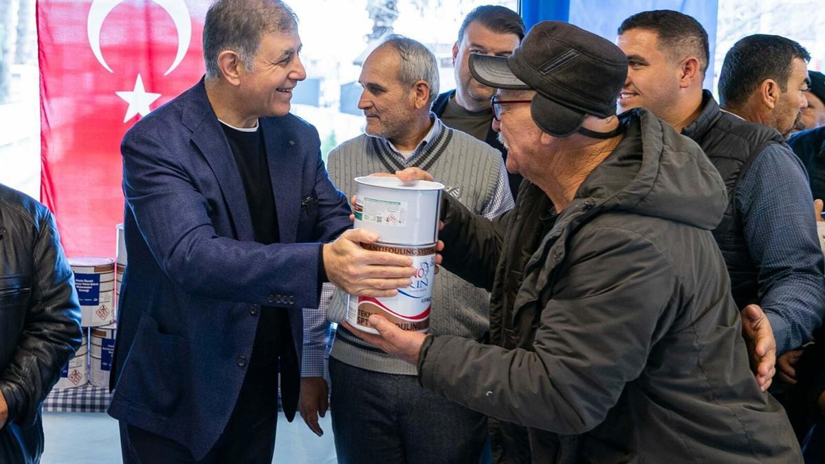 İzmir'de küçük ölçekli balıkçıya dayanışma eli