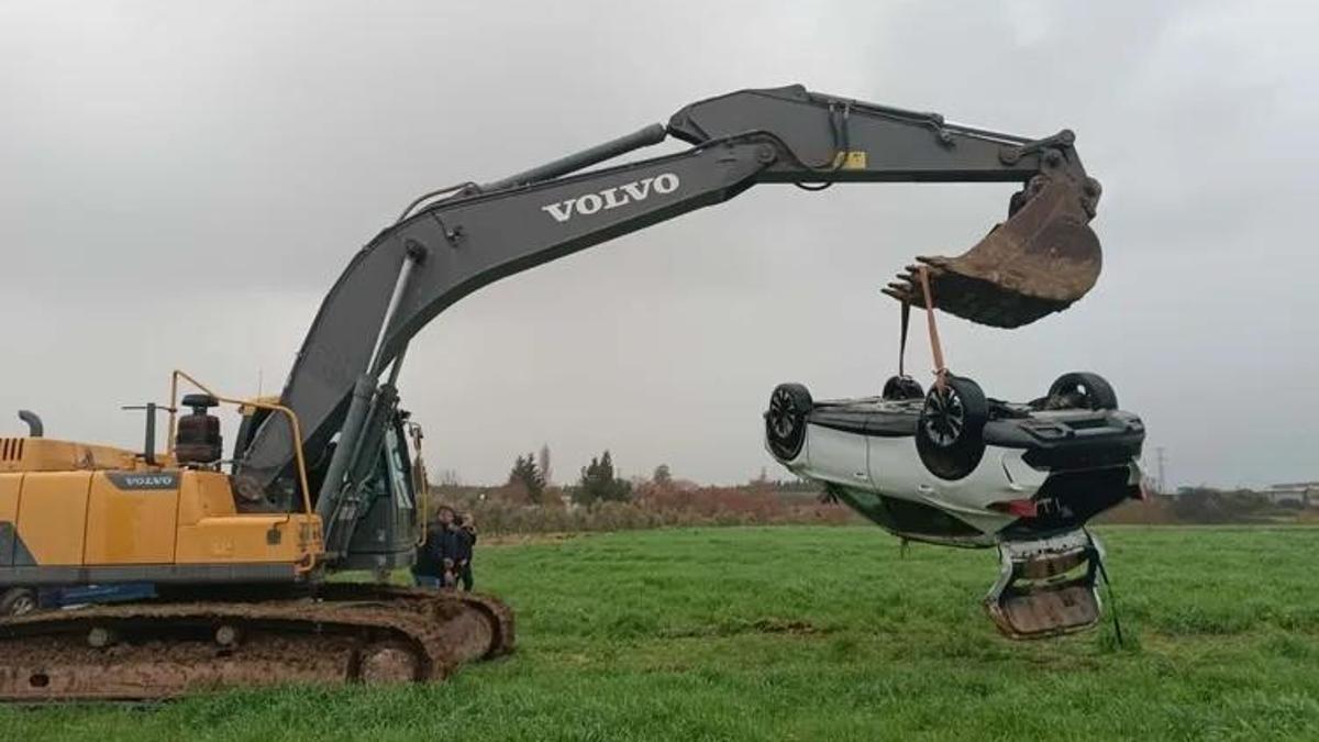 Kızlar boğulurken onlar camdan kaçtı! Şoförün ifadesi kan dondurdu: İki kız kardeşin sır ölümü