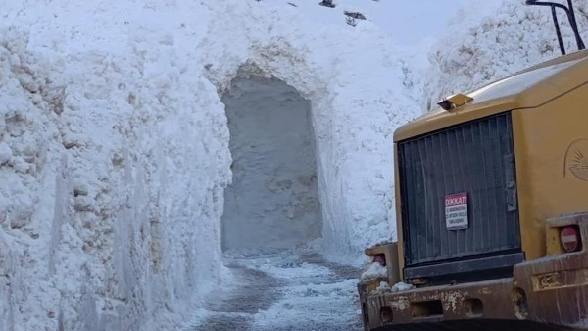 Van'da ulaşım için açıldı: Bahçesaray'da tünelle sağlanıyor