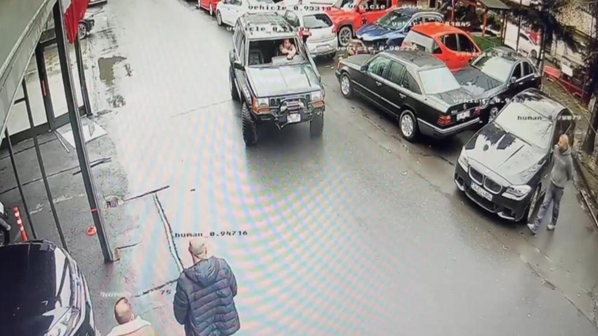 60 yaşında yarı çıplak sanayiyi bastı! İstanbul'da eski ortağını tehdit edip silah çekti