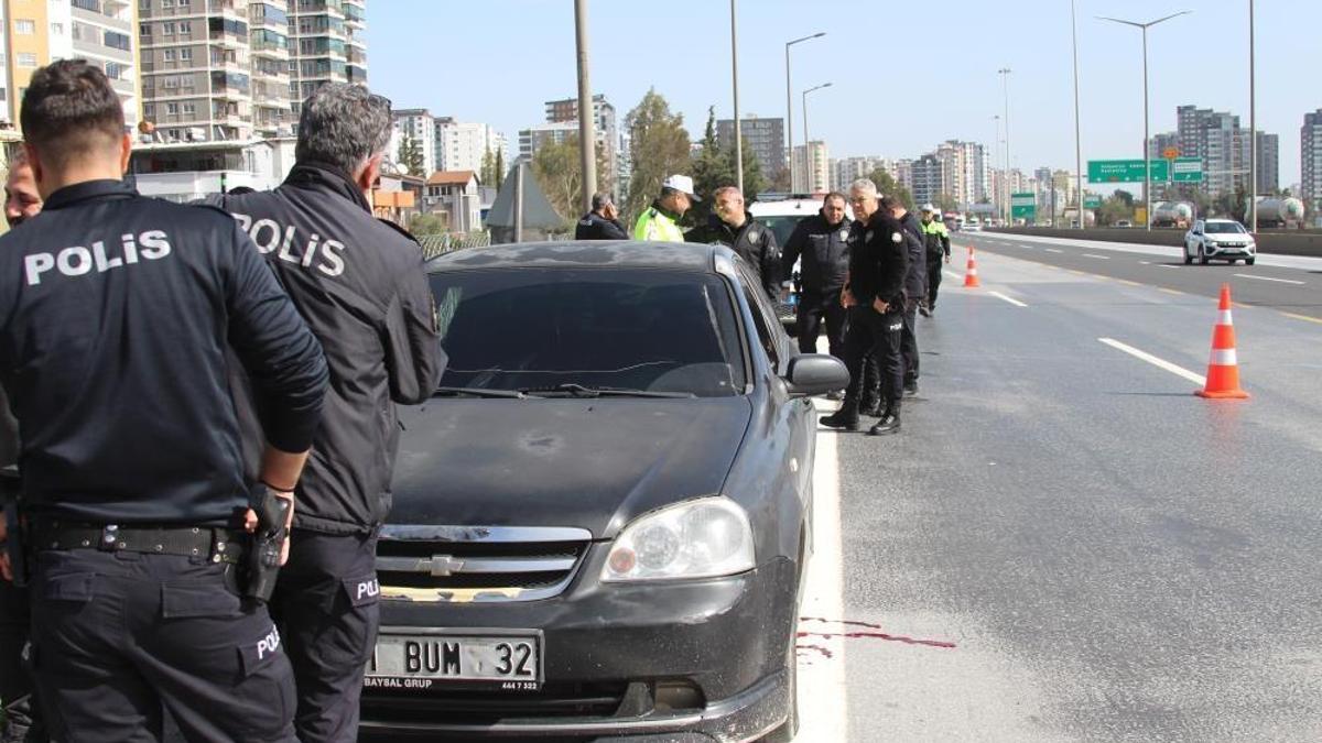 Adana'da araç içinde sır ölüm!