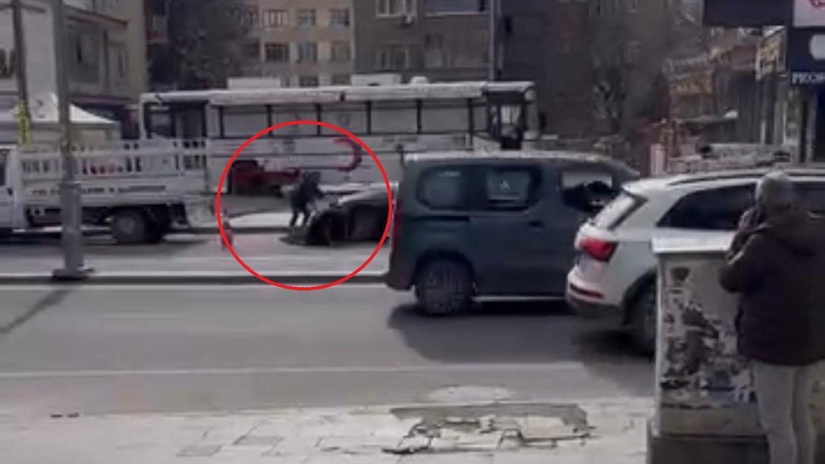 Diyarbakır'da 3 kişinin yaralandığı silahlı kavga kamerada