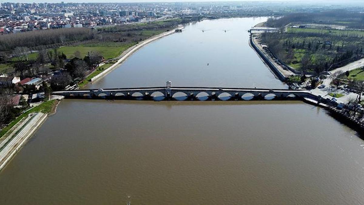 Edirne'de 'sarı' alarm! Meriç Nehri'nin debisi yükseldi