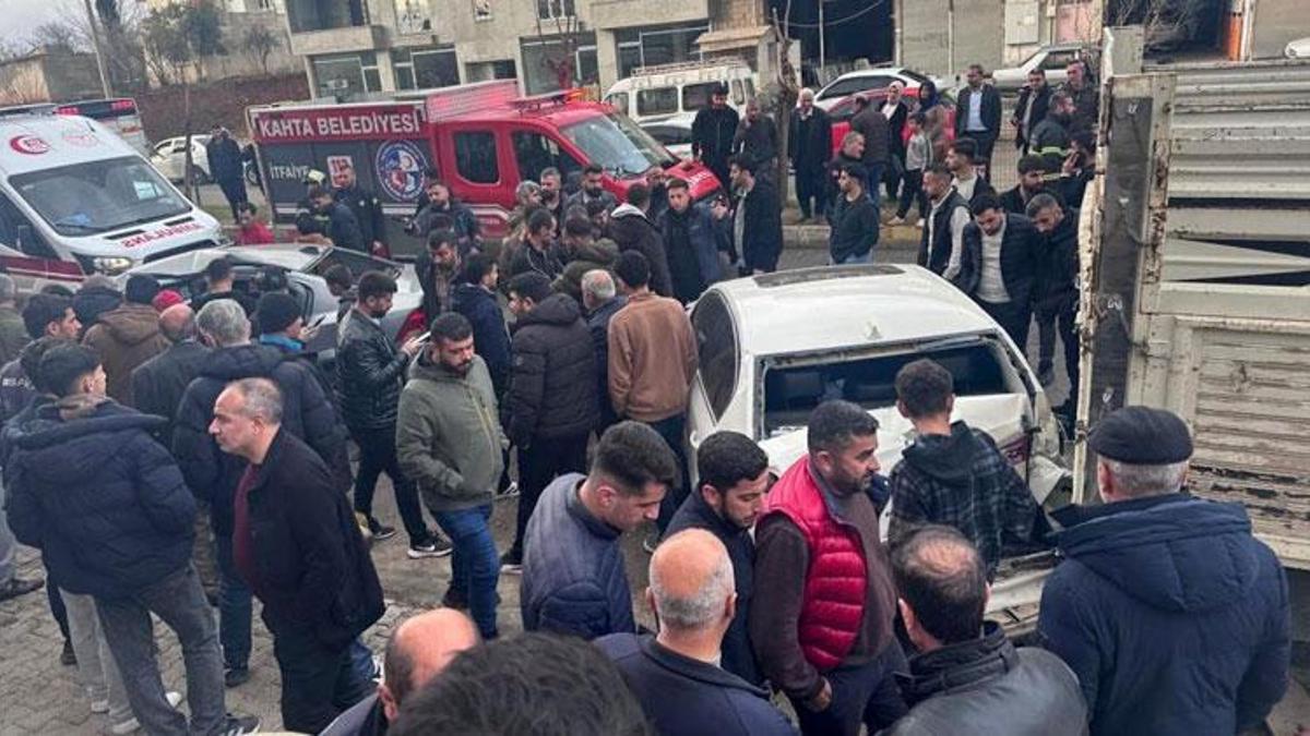 Adıyaman’da otomobil park halindeki araçlara çarptı: 1’i ağır 3 yaralı
