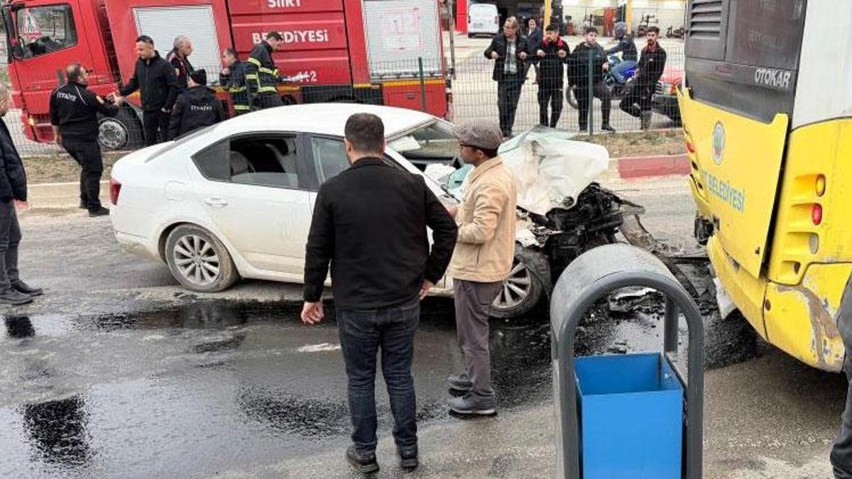 Siirt’te otomobil ile halk otobüsü çarpıştı