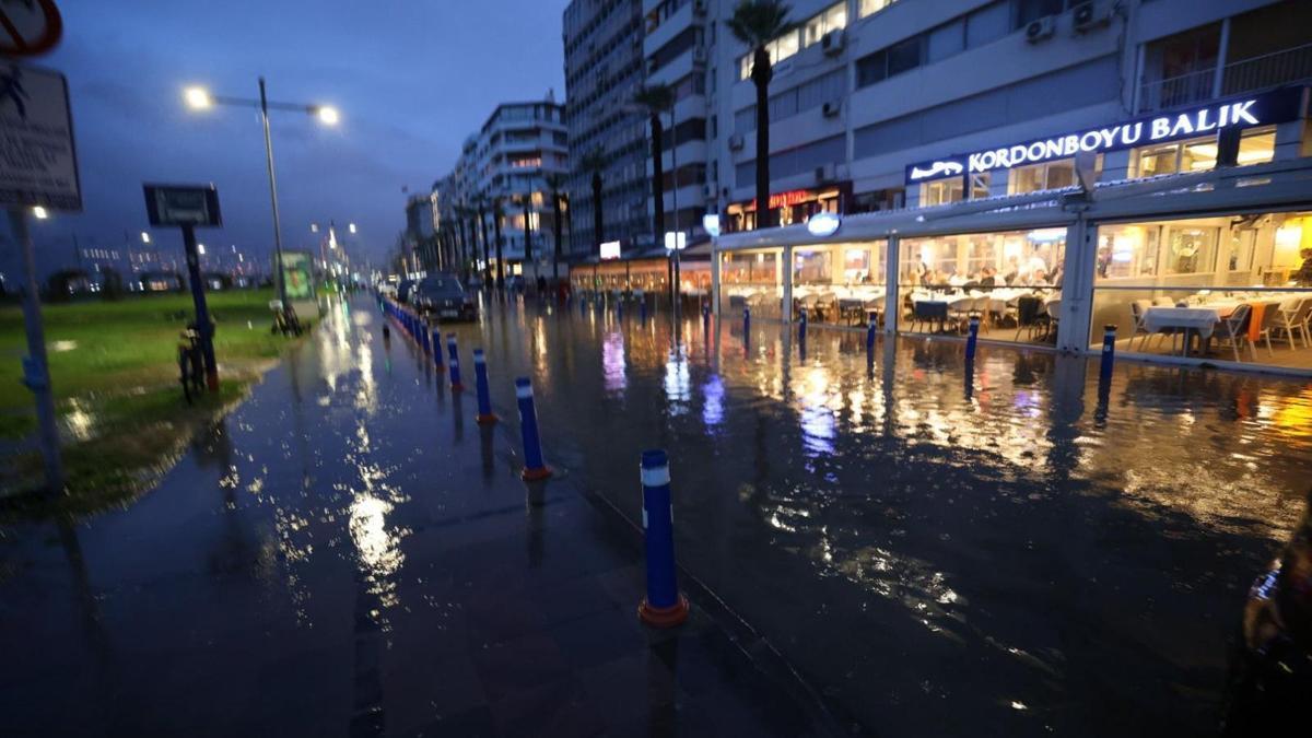 İzmir’de deniz seviyesi 85 santimetre yükseldi