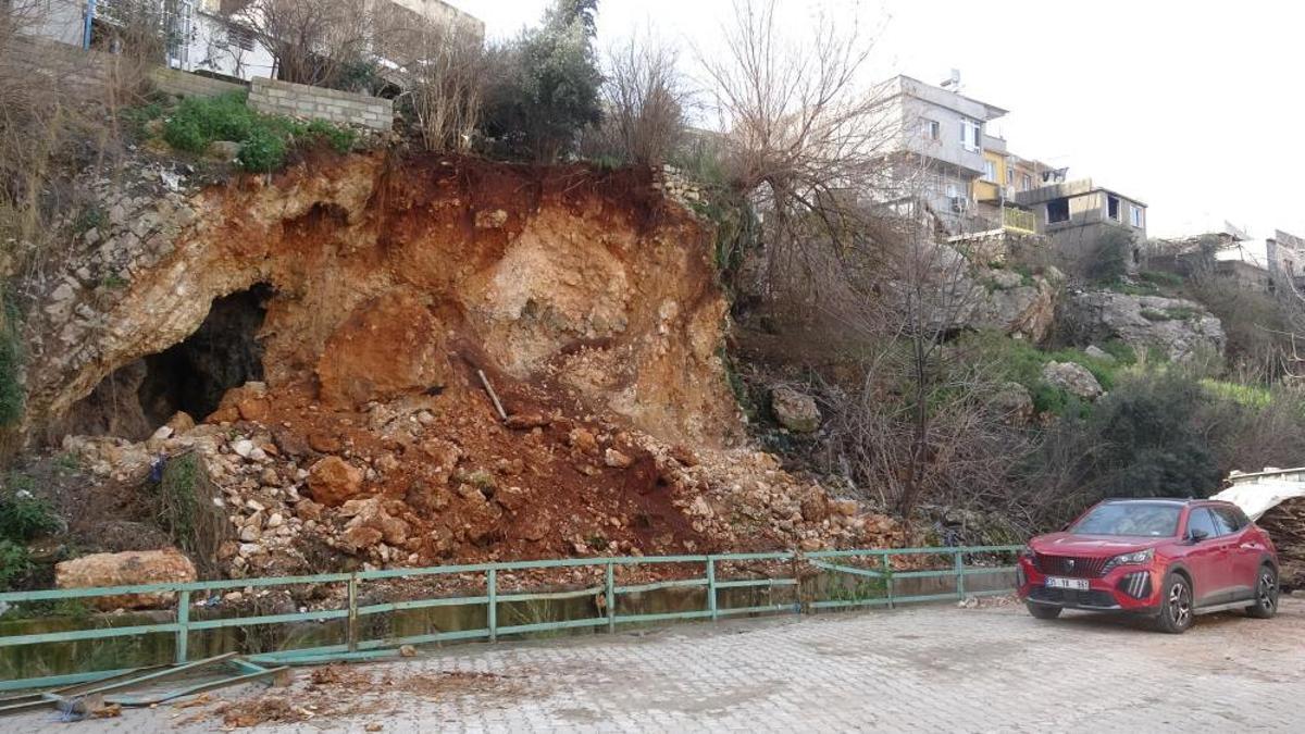 Hatay'da şiddetli yağış sonrası evlerin altında ortaya çıktı! Sayısı bilinmiyor, sonu görünmüyor