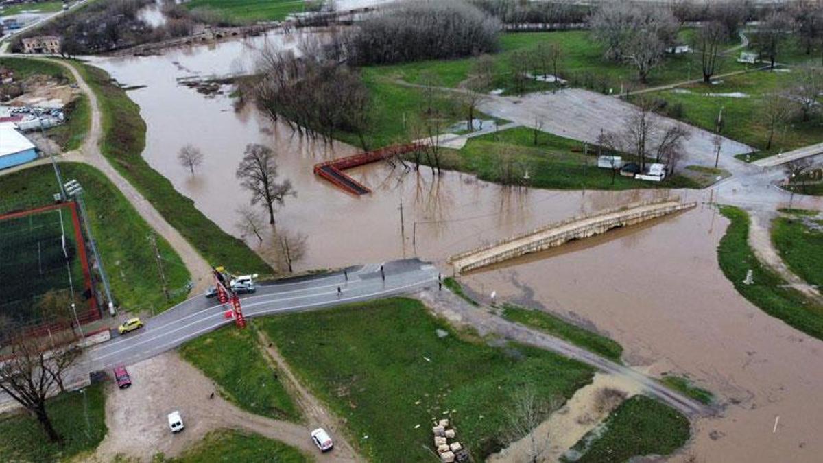 Edirne için kırmızı alarm verildi; Nehirlerin debisi arttı Sarayiçi'ni su bastı