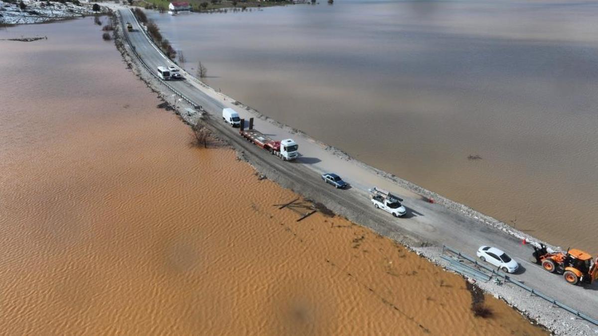 Fethiye - Antalya kara yolunda su baskını!