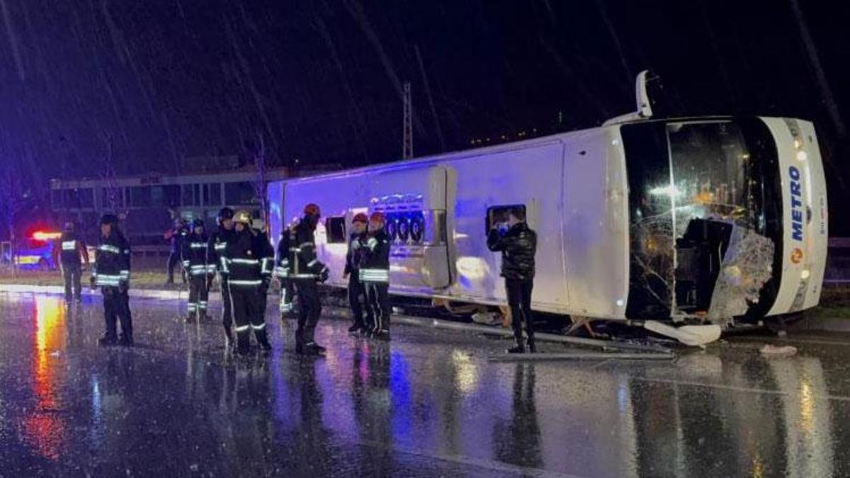 İlkadım'da yolcu otobüsü devrildi: 6 yaralı